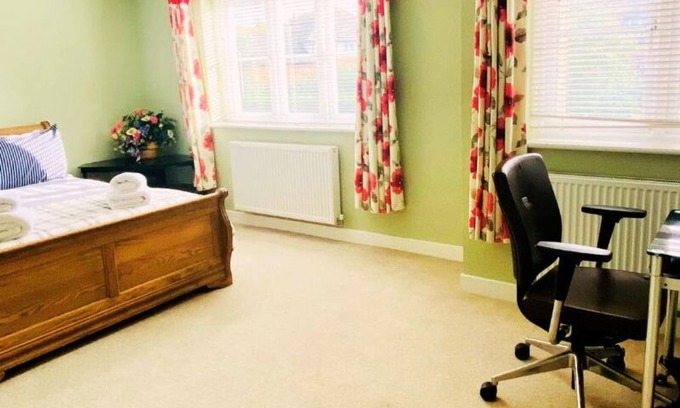 Sheerness Casa | Spacious 4 Bedroom Home With Free Wi-Fi, And Free Parking on The Isle Of Sheppey