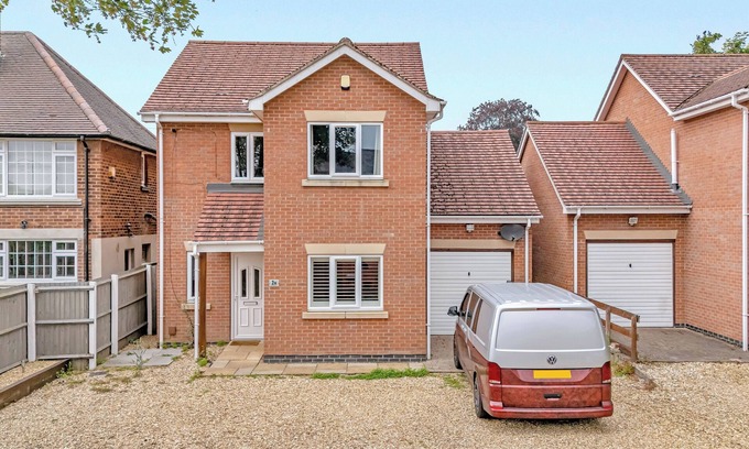 Newark upon Trent Casa | Spacious 4-Bedroom House in Fabulous Nottingham with WiFi