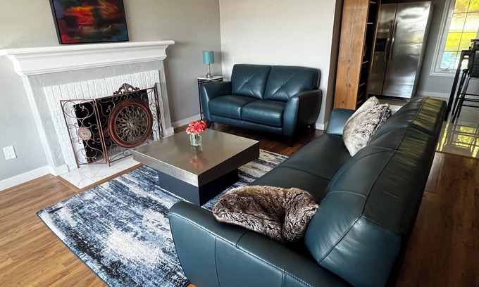 East Richmond Heights Casa | Spacious 4-bedroom house with AC, in El Cerrito CA with views of Mt. Tamalpais,