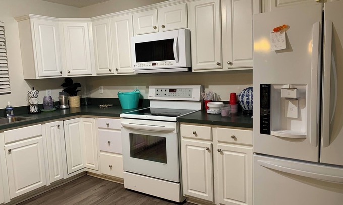 Greensboro Casa | Spacious 4-Bedroom home in Greensboro. Convenient Location!
