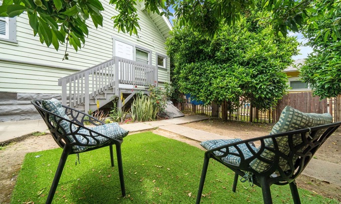 Willmore Casa | Spacious 4 Bedroom Home in Downtown Long Beach