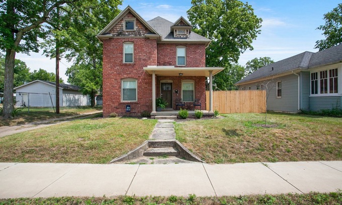 Northeast South Bend Casa | Spacious 4-bedroom house in South Bend - walk to Notre Dame!