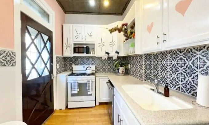 Weehawken Apartamento | Union City Spacious 4-bedroom home with NYC Views+FREE Parking
