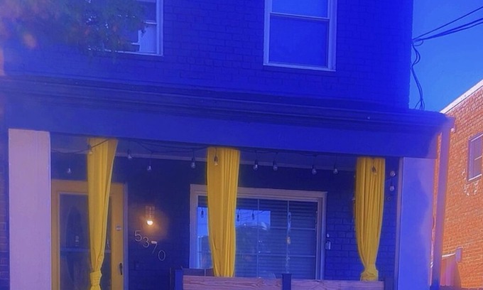 Northeast Casa | Spacious 4-bedroom house in gorgeous Washington with AC, WiFi