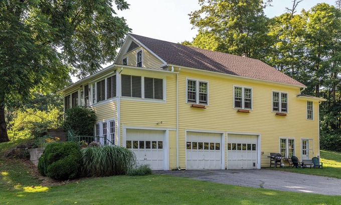 Washington Depot Casa | Spacious 4-bedroom house on riverfront; walk to delightful Washington, CT