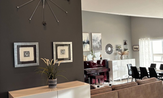Kopavogur Casa | Spacious 4-bedroom house in Kopavogur with WiFi.
