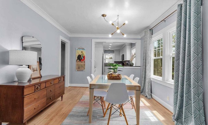 Ward Parkway Casa | Spacious 4 Bedroom Home Near Shops & Food | 52