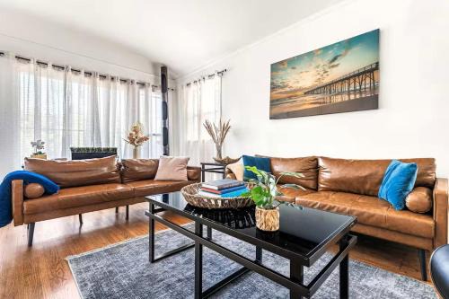 Fairfax District Apartamento | Spacious 4 bedroom home by Melrose and 10 minutes to Hollywood Walk of Fame