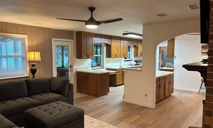 North Northwest Pensacola Casa | Spacious 4-bedroom house in amazing Pensacola with AC