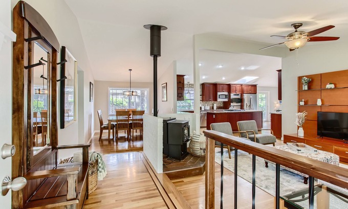 Sherwood - Tualatin South Casa | Spacious 4-bedroom home with outdoor deck