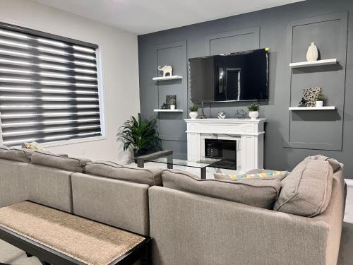 Innisfil Casa | Spacious 4-Bedroom Home, Comfortably Sleeps 10