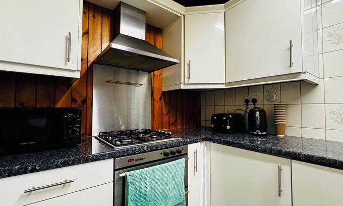 St Albans Casa | Spacious 4 Bedroom House in St Albans
