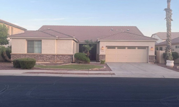 Los Arbolitos Ranch Casa | Spacious 4-bedroom house in delightful Avondale with WiFi, AC
