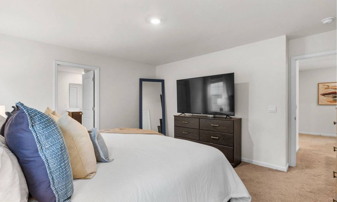Columbia Casa | Spacious 4-bedroom house in enjoyable Columbia with AC, WiFi