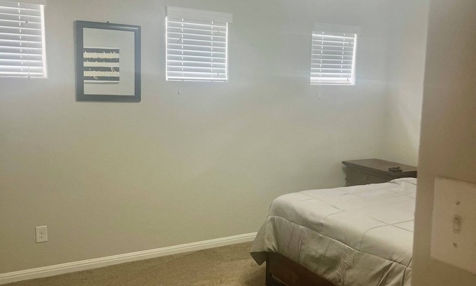 Universal City Casa | Spacious 4-bedroom house with WiFi and AC in cool Converse
