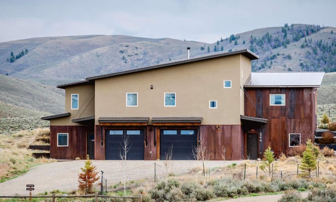 Gunnison Casa | Spacious 4-bedroom house in lovely Gunnison-Pet and Family friendly