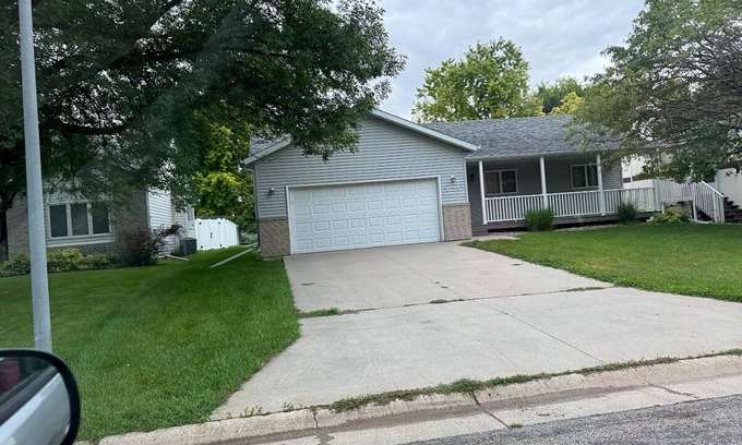 Moorhead Casa | Spacious 4-bedroom house in charming Moorhead with fitness room, WiFi