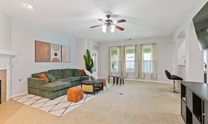 Pasadena Casa | Spacious 4-bedroom house in enchanting Pasadena with AC