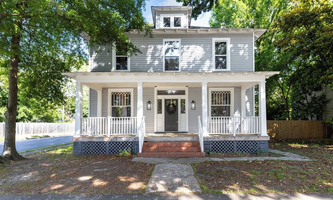 Mosby Casa | Spacious 4-bedroom house in charming Richmond with WiFi and AC