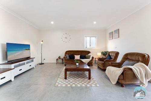 Guildford Casa | Spacious 4 Bedroom House Near Station & Parramatta