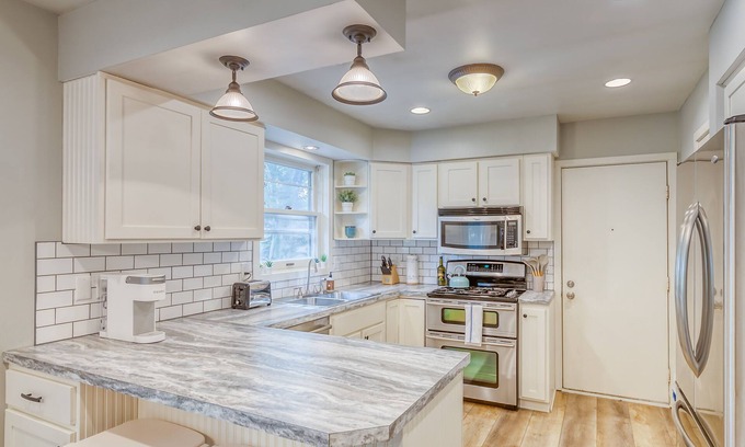 Holland Casa | SPACIOUS 4 BEDROOM HOUSE NEAR HOLLAND STATE PARK PET FRIENDLY