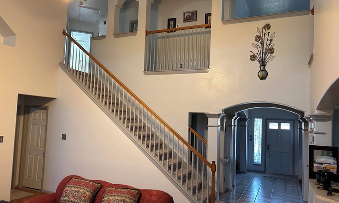 Cloverleaf Casa | Spacious 4-bedroom house with AC, fitness room, WiFi in superb Houston