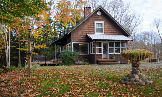 Colden Casa | Spacious 4-bedroom house with outdoor entertainment spaces in charming Colden