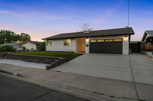 El Cajon Casa | Spacious 4-bedroom house in awesome El Cajon with AC
