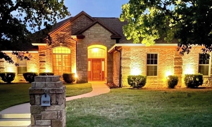 Graham Casa | Spacious 4-bedroom house in charming Graham, Tx