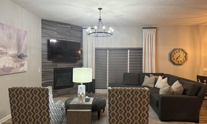 Omaha Casa | Spacious 4-bedroom house in Omaha/Gretna area