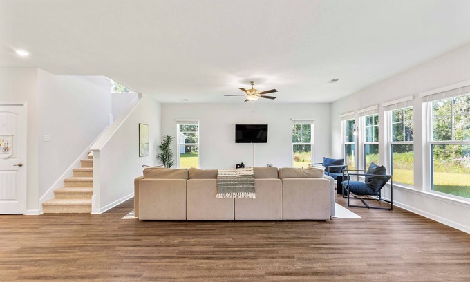 Pooler Casa | Spacious 4-bedroom house with Theater and Kids area in Pooler, Sleeps 10