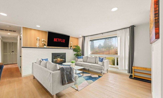 SeaTac Casa | Spacious 4-bedroom house in nice SeaTac with WiFi
