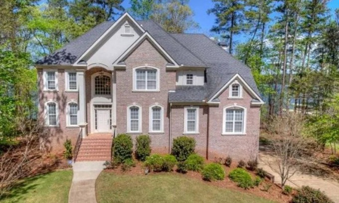 Lake Oconee Casa | Spacious 4-bedroom Lake Front home in charming Eatonton.