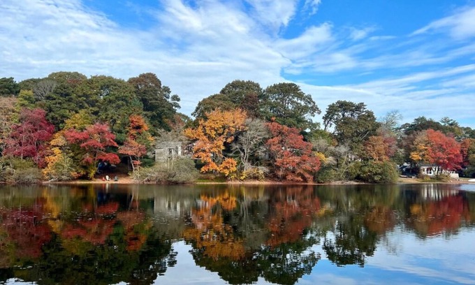 Cataumet Casa | Spacious 4-bedroom Lakefront cottage in picturesque Bourne