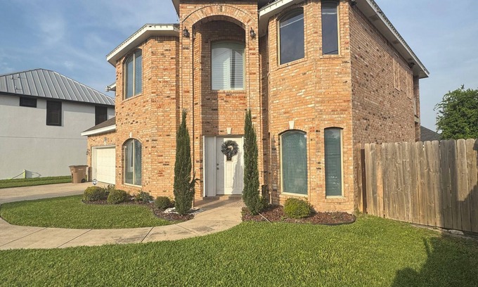 Edinburg Casa | Spacious 4-Bedroom Luxurious House in Edinburg with Full Amenities