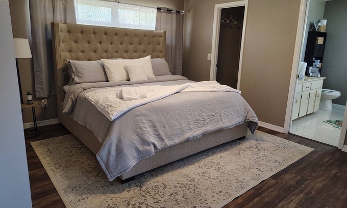 Ocala Casa | Spacious 4-bedroom oasis in charming Ocala with WiFi, AC and pool