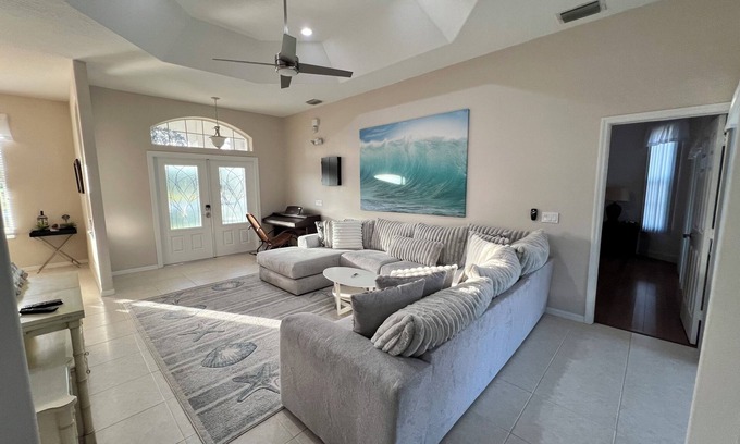 Vero Beach South Casa | Spacious 4-bedroom pool house with WiFi and AC in charming Vero Beach