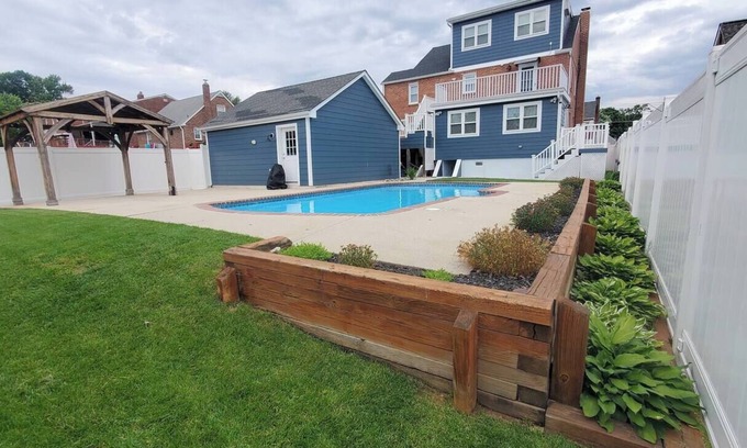 Parkville Casa | Spacious 4-bedroom townhome with great backyard and POOL in charming Parkville