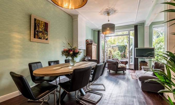 Zaandam Casa | Spacious 4 bedroom Townhouse with garden - 12 MIN. TO CITY CENTRE