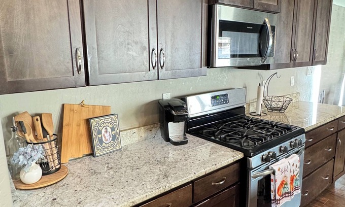 Northeast Heights Casa | Spacious 4-bedroom house in brilliant Albuquerque mountain views