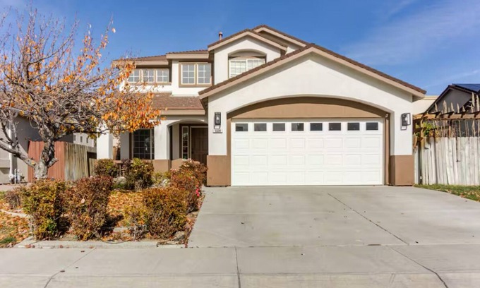 Carson City Casa | Spacious 4-bedroom house in brilliant Carson City with WiFi, AC.