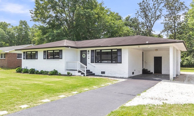 Goose Creek Casa | Spacious 4-bedroom house with WiFi and Large Patio in charming Goose Creek