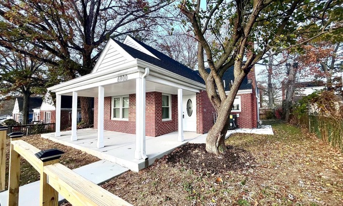 Greater Landover Casa | Spacious 4-bedroom house with AC and WiFi in peaceful Hyattsville