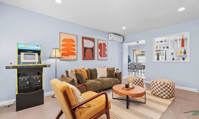 Westminster Casa | Spacious 4-bedroom house with WiFi, AC in serene Midway City