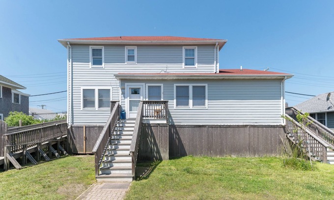 Ocean Beach Casa | Spacious 4-bedroom, 3 bath house in Ocean Beach with WiFi, AC