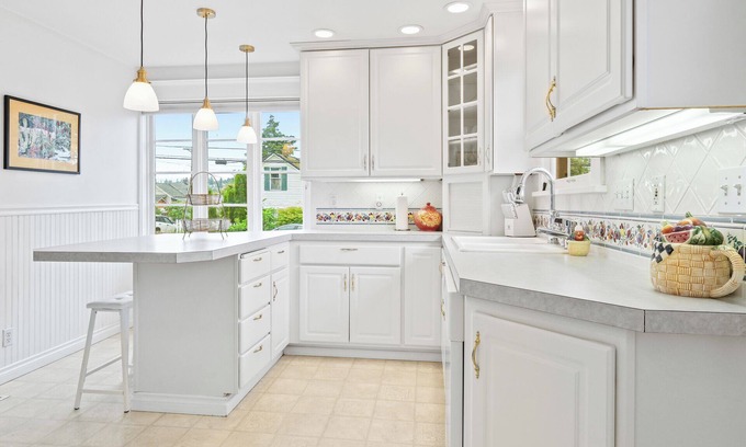 McLoughlin Casa | Spacious 4-bedroom 2-bath Home In Beautiful Oregon City, Pet Friendly!