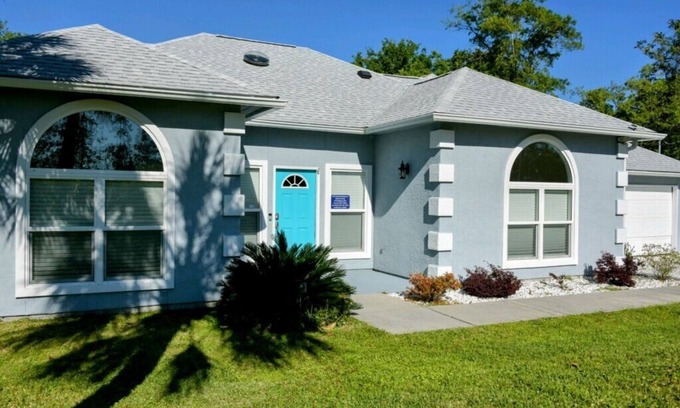 Panama City Casa | Spacious 4-bedroom house in Panama City with in ground pool and private dock