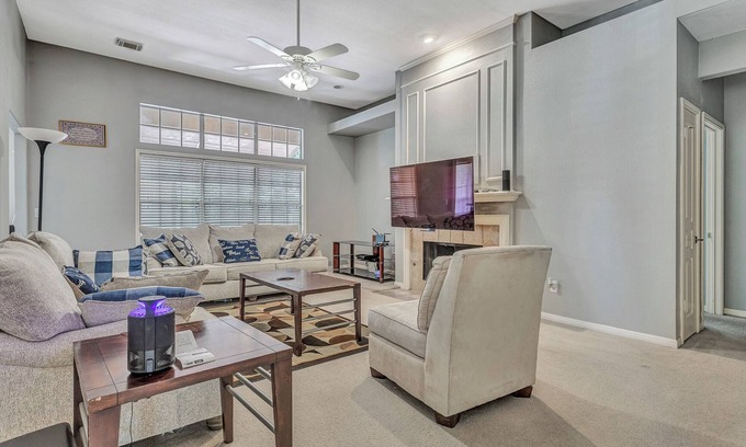 North San Antonio - SAT Casa | Spacious 4-bedroom house with WiFi, AC in beautiful San Antonio