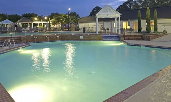 Berkeley Complejo | Spacious 4 Bedroom at the Historic Powhatan Resort