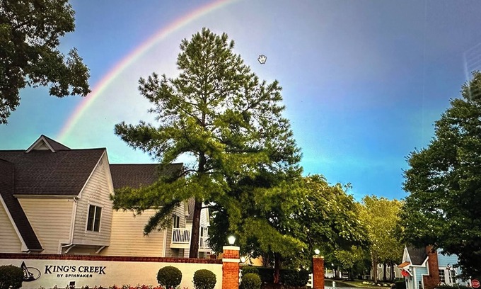 Lackey Casa | Spacious 1-3 bedroom estate in charming Williamsburg with AC, fitness room